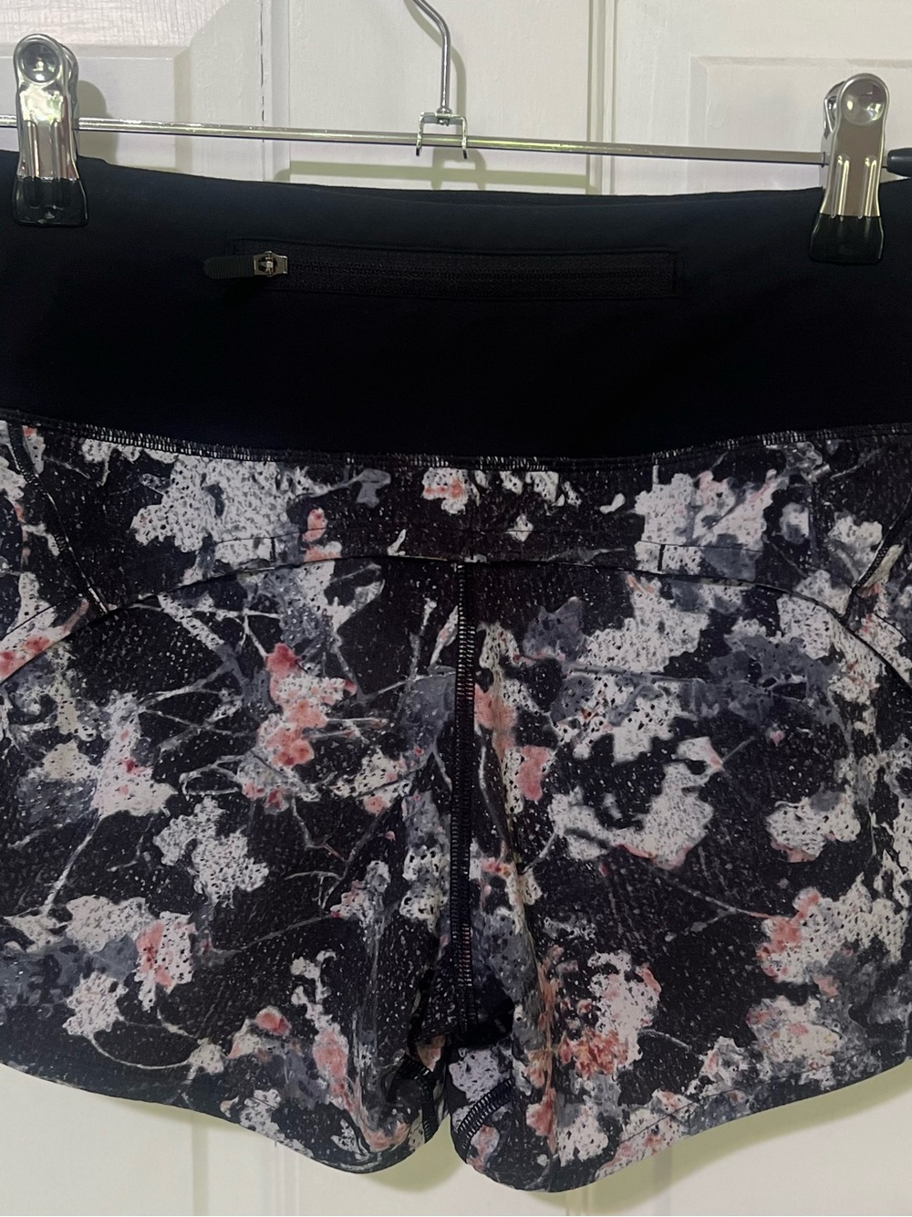 LULULEMON RUN TIMES SHORT II 4" (Spring Bloom/Multi Black) - Picture 3 of 6